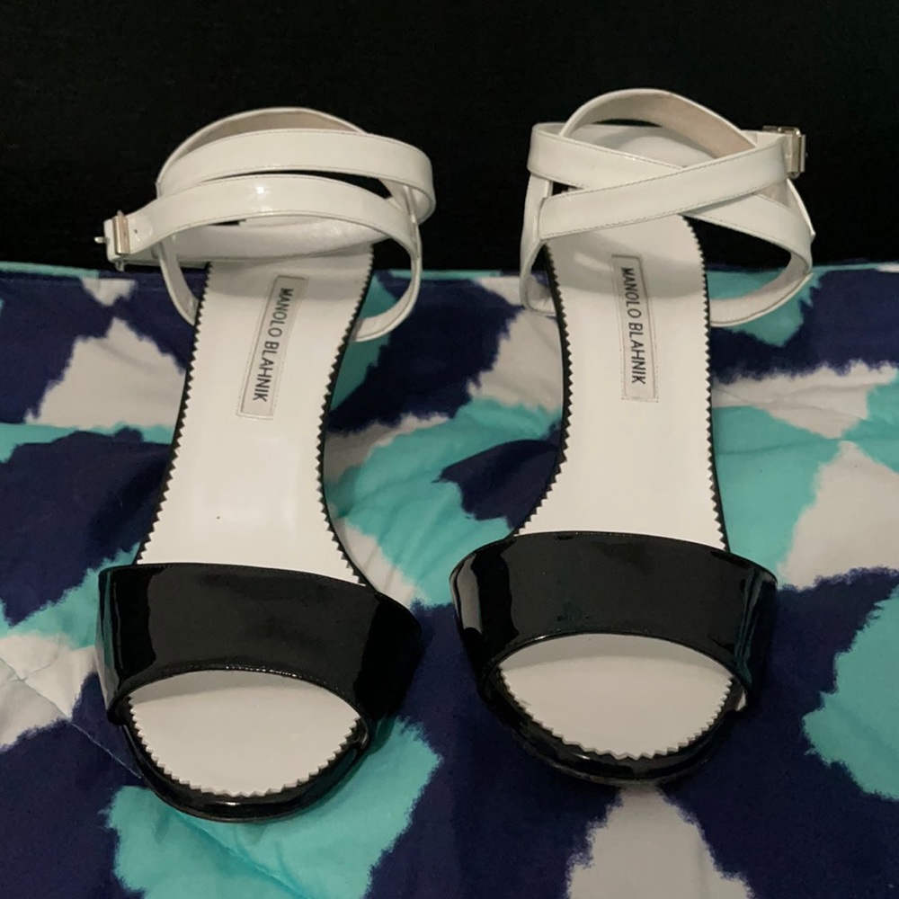 NWOB Manolo Blahnik B&W sandals sz 39.5